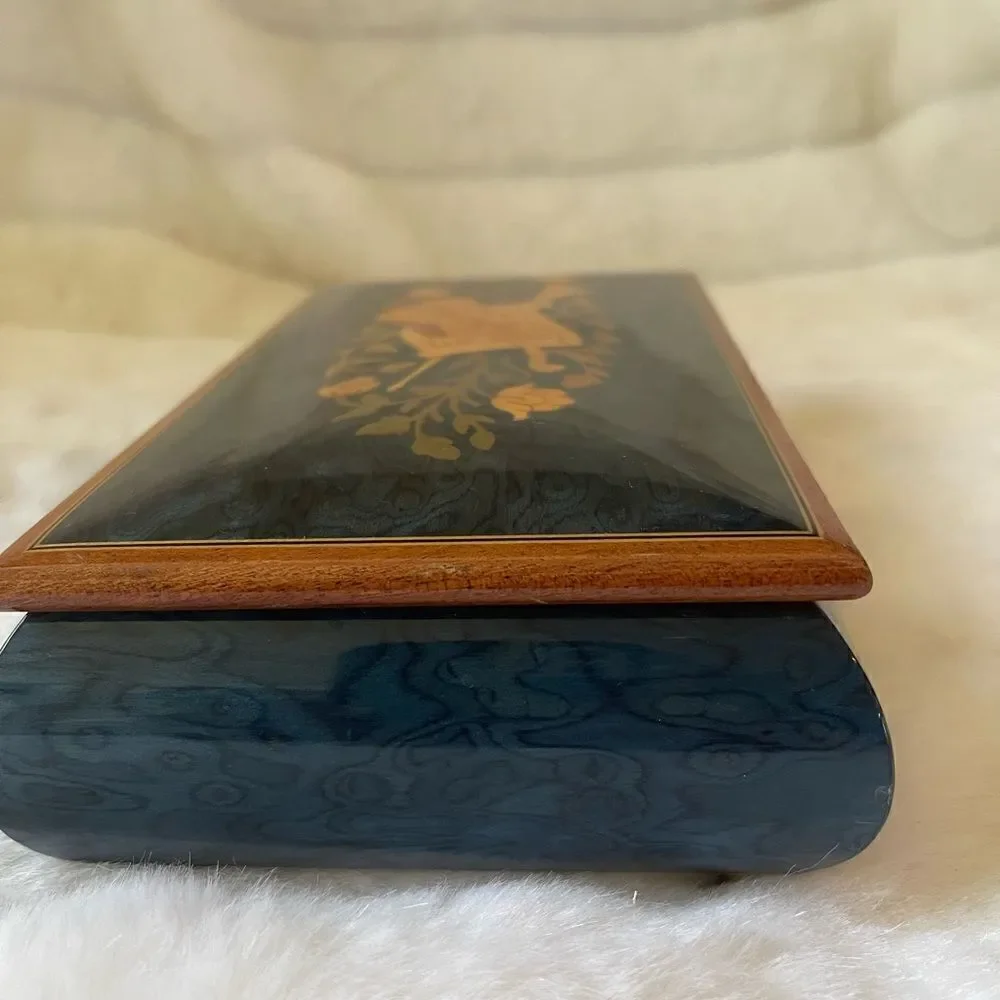 Vintage Romance high gloss Navy Blue inlaid musical jewelry box made in… - Picture 7 of 13